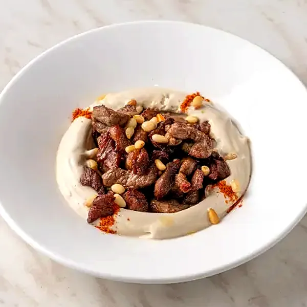Hommus b'lahme